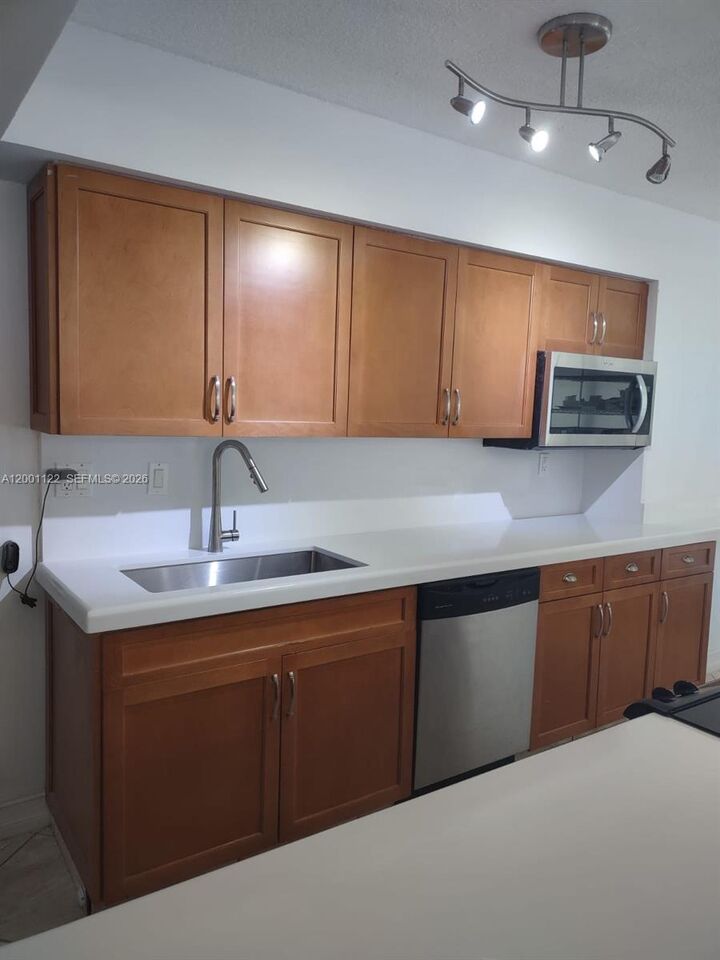 Property Photo:  3600 Mystic Pointe Dr 513  FL 33180 