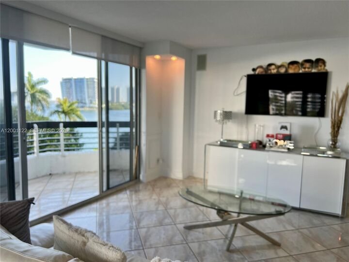 Property Photo:  3600 Mystic Pointe Dr 513  FL 33180 