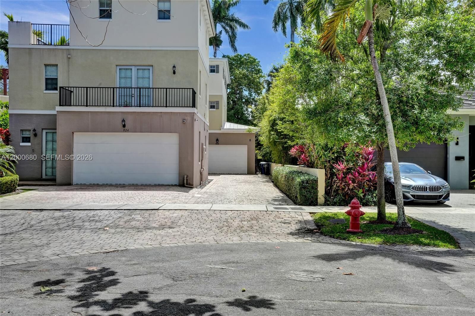 Property Photo:  822 SW 10th Street  FL 33315 