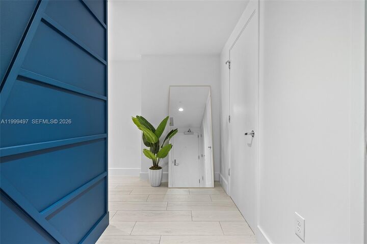 Property Photo:  1010 Brickell Ave 1411  FL 33131 