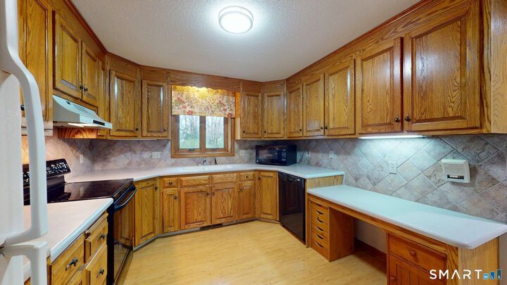 Property Photo:  96 Oldefield Farms Road 96  CT 06082 