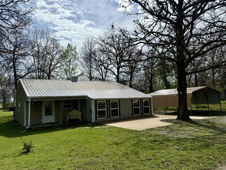 Property Photo:  
