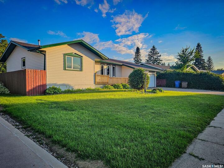 Property Photo: 305 Churchill Drive SK S0E 1A0