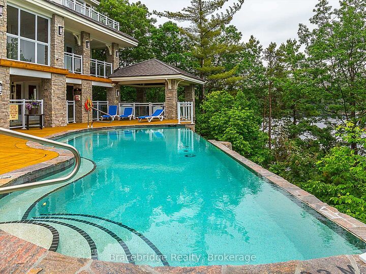 Property Photo: 1869 Muskoka Rd 118 Highway W L215-C2 ON P1L 1W8