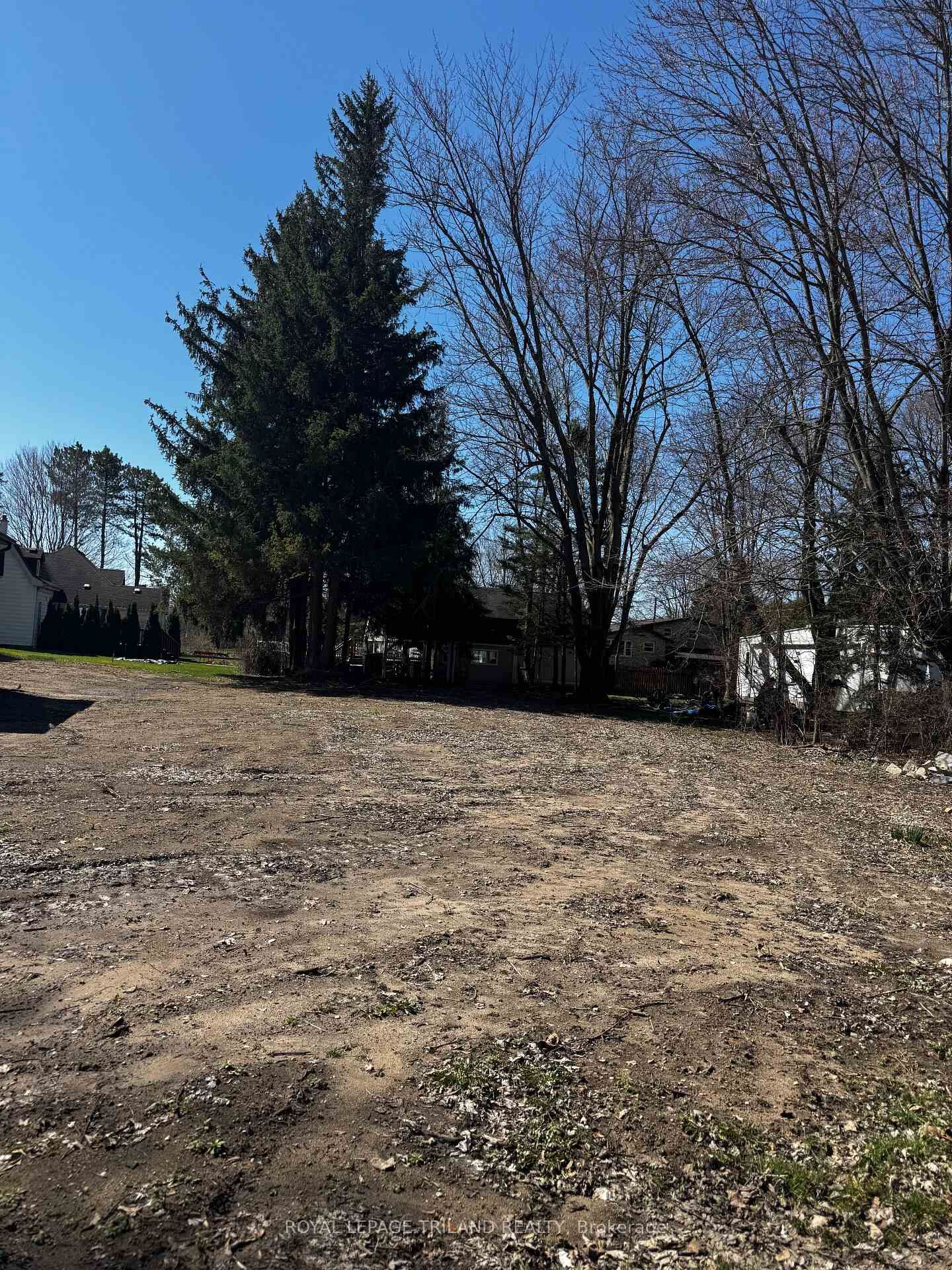Property Photo:  4447 Mill Crescent  ON N0M 1A0 