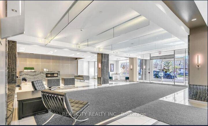 Property Photo: 7167 Yonge Street 407 ON L3T 0E1