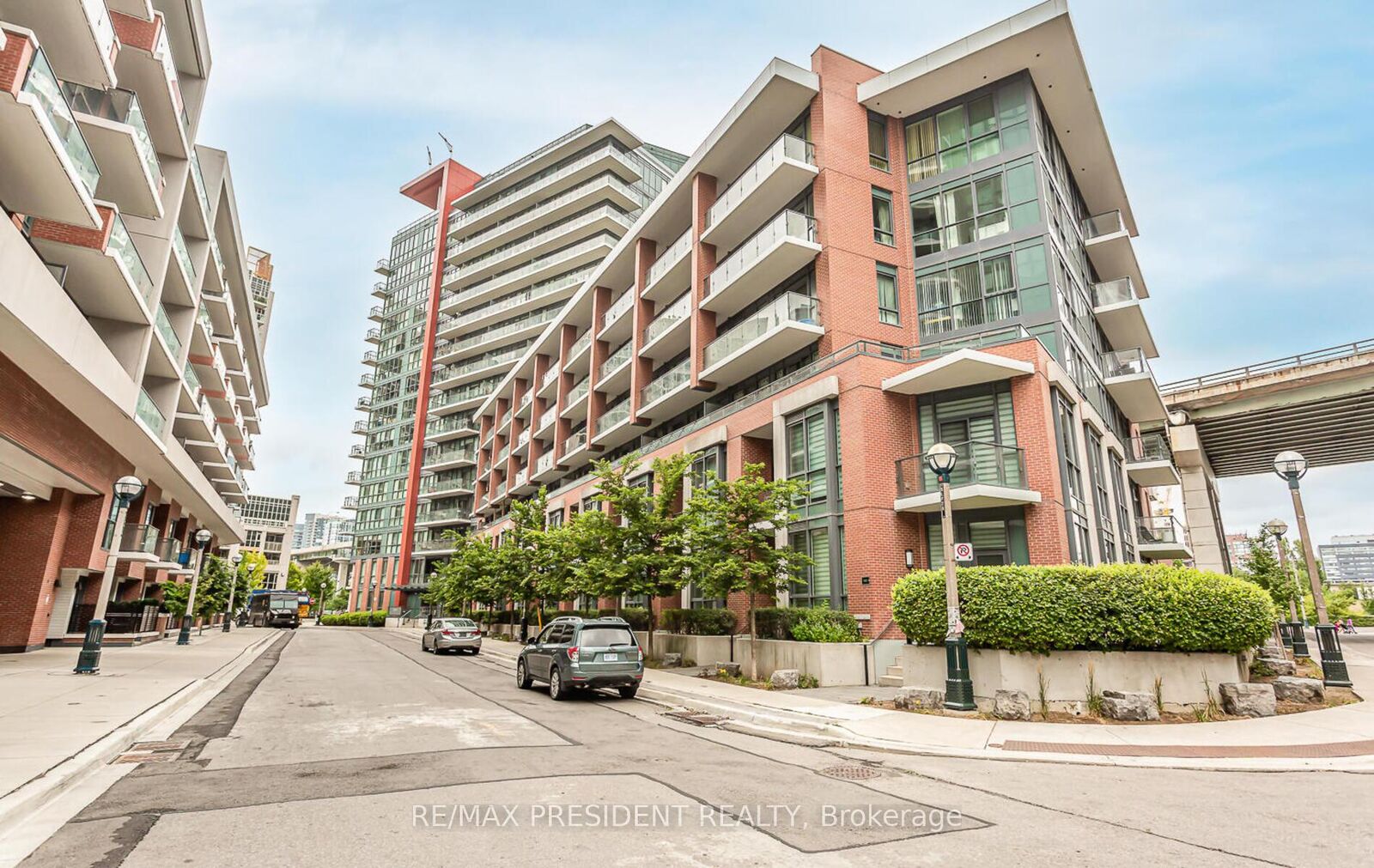 Property Photo: 50 Bruyeres Mews 901 ON M5V 0H8