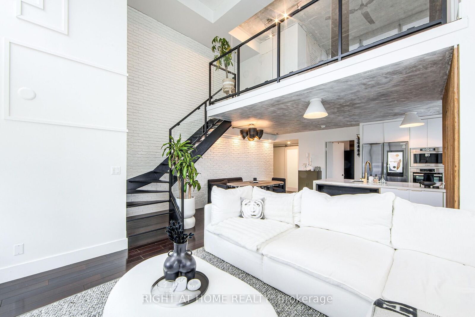Property Photo:  250 Manitoba Street SE 728  ON M8Y 4G8 