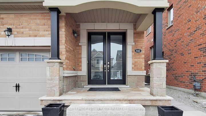Property Photo: 642 Sweetwater Crescent ON L3X 0H5