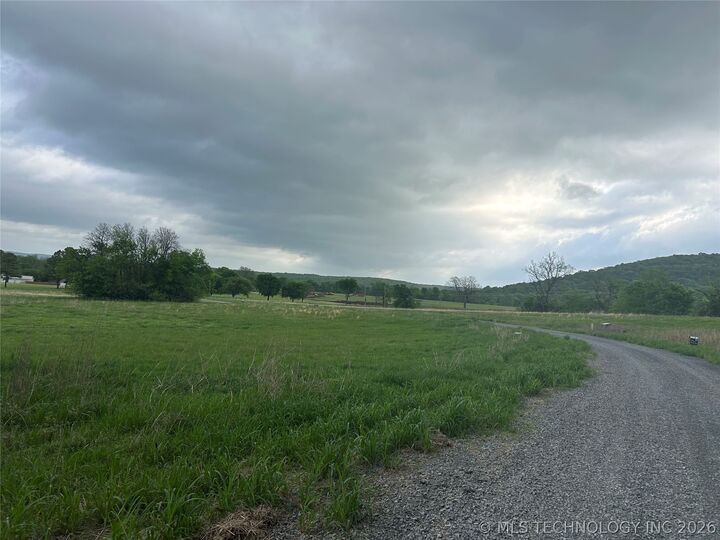 Property Photo:  3 E Thunder Road  OK 74434 
