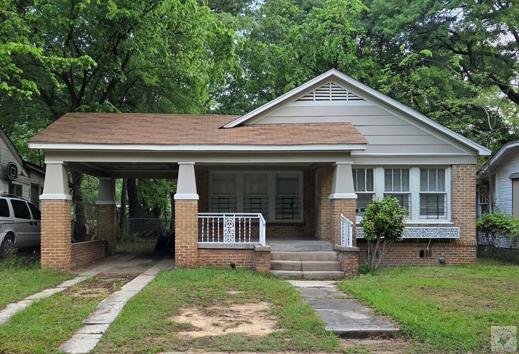 Property Photo:  1802 W 16th  TX 75501 