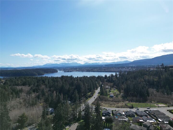Property Photo: 163 Golden Oaks Cres BC V9T 0K8