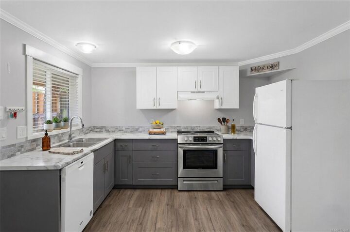Property Photo:  145 Hirst Ave  BC V9P 2E9 