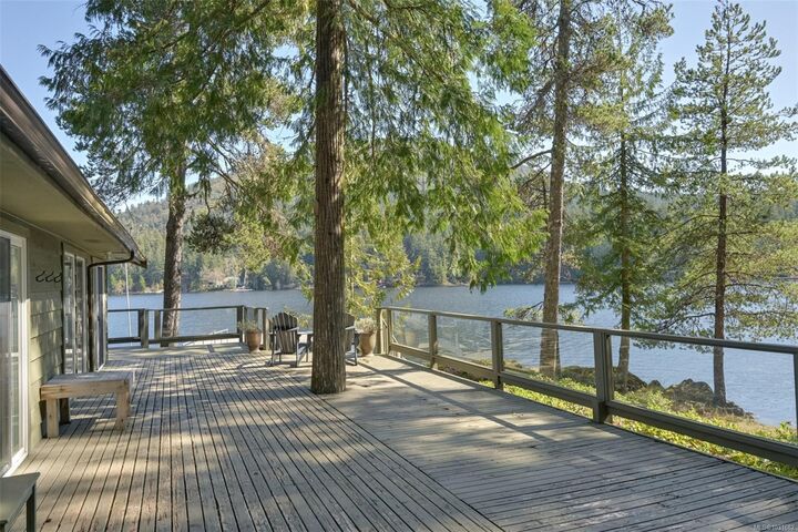 Property Photo: 2037 Ida Ave BC V0R 2W3