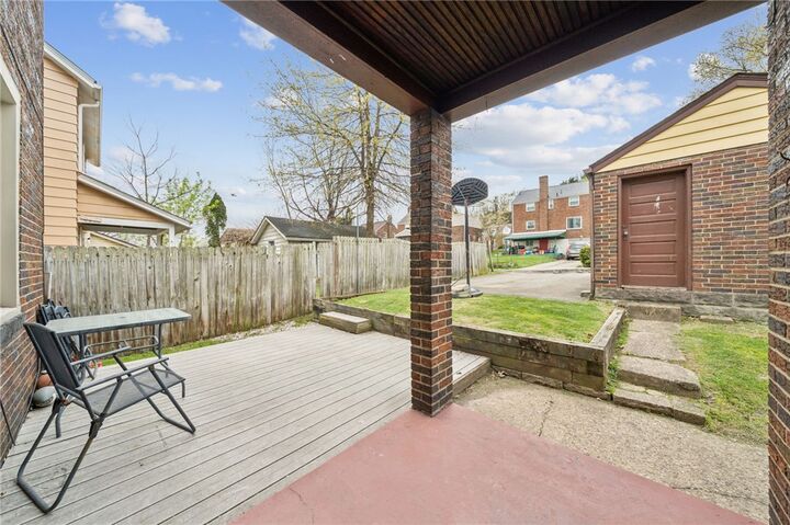 Property Photo:  1008 Washington St  PA 15132 