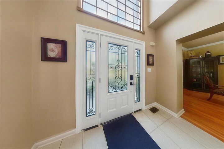 Property Photo:  33 Mason Dr  PA 15108 