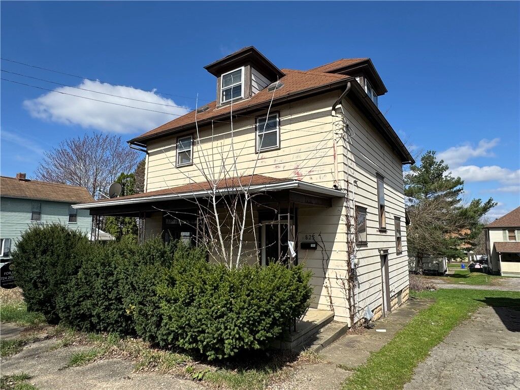Property Photo:  825 Morton St  PA 16101 
