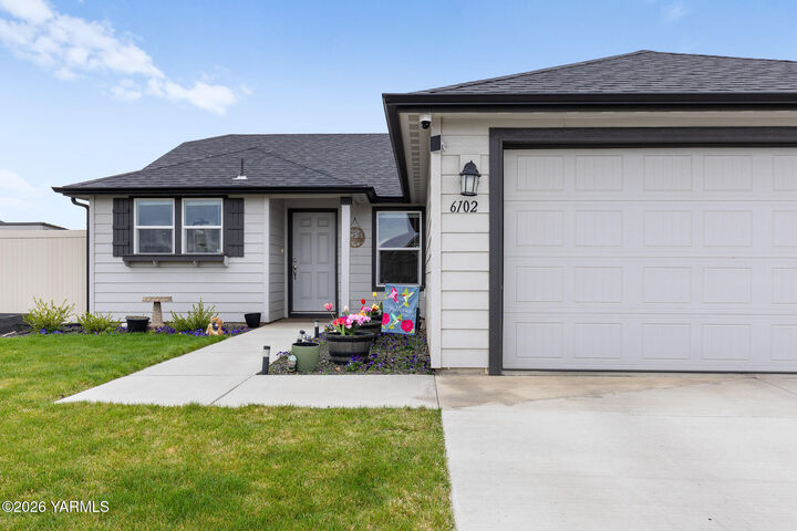 Property Photo:  6102 Whatcom Ave  WA 98903 