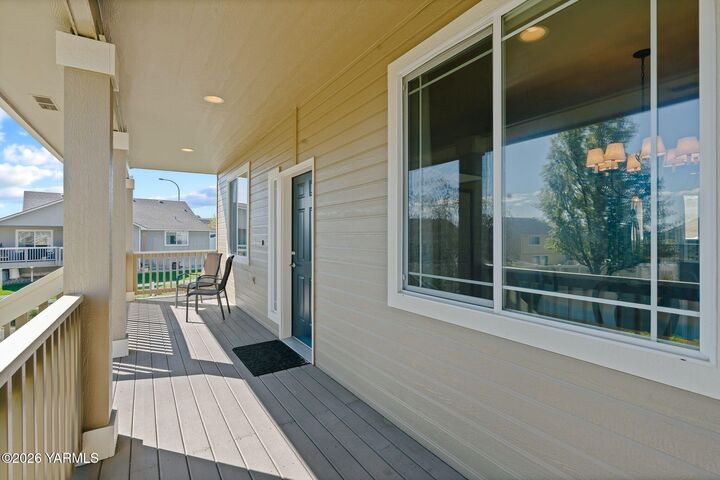 Property Photo:  814 Trout Lake Ct  WA 98901 