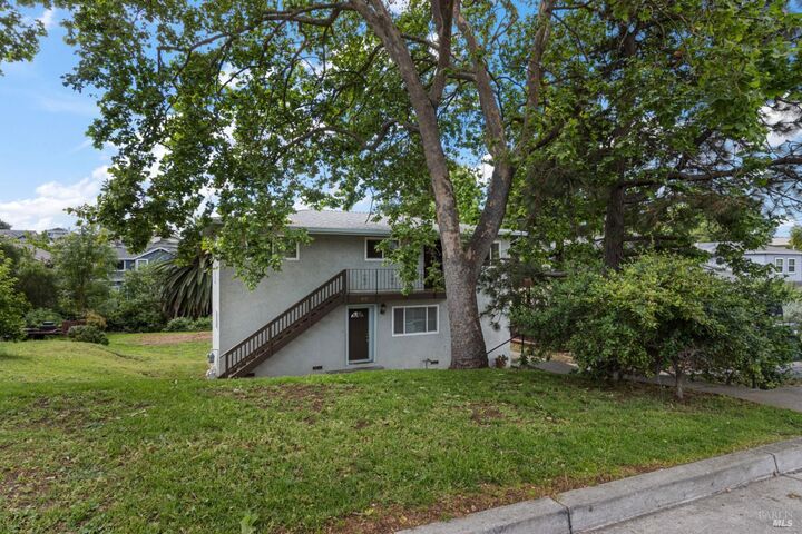 Property Photo:  650 656 E K Street  CA 94510 