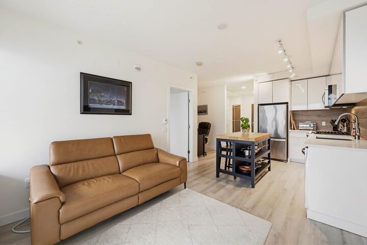 Property Photo: 200 Nelson's Crescent 708 BC V3L 0H4