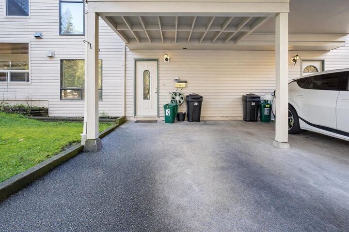 Property Photo: 32310 Mouat Drive 38 BC V2T 4J1