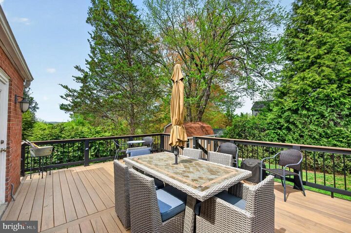 Property Photo:  945 N Quantico Street  VA 22205 