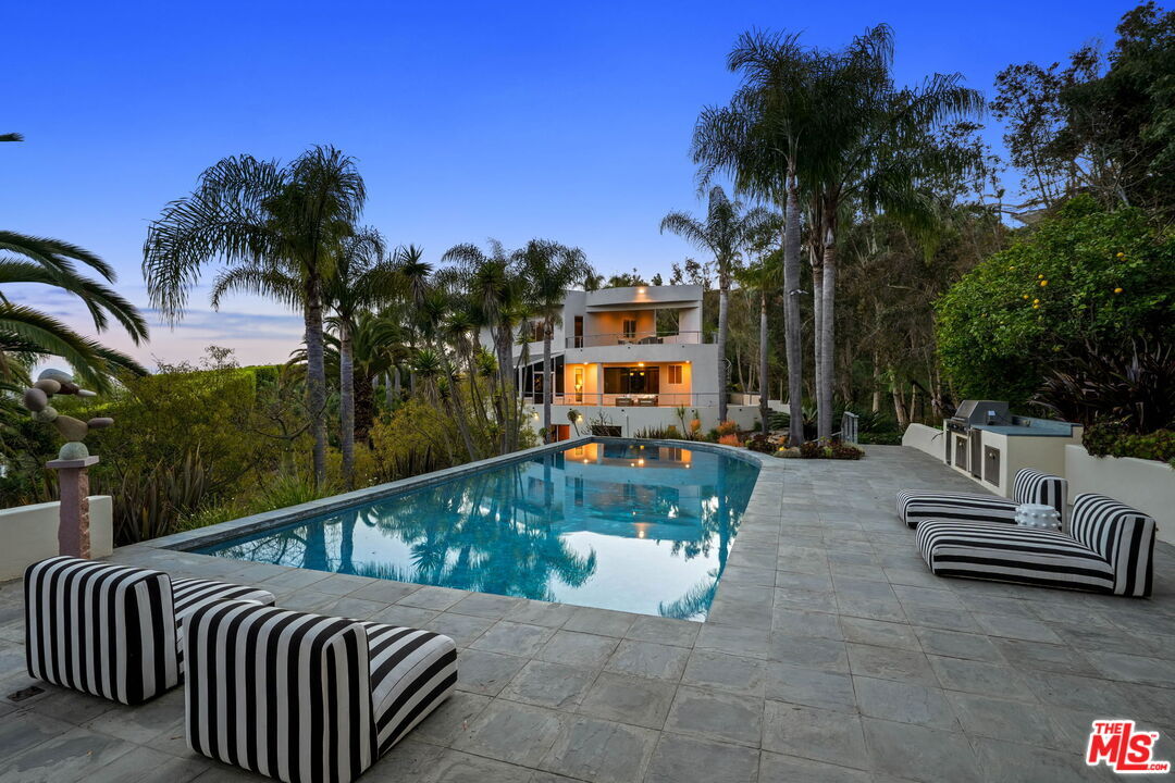 Property Photo:  28177 Rey De Copas Ln  CA 90265 