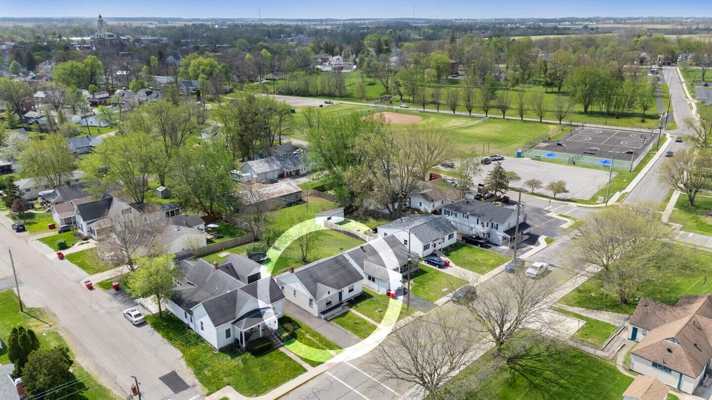 Property Photo:  208 Park Avenue  OH 43140 