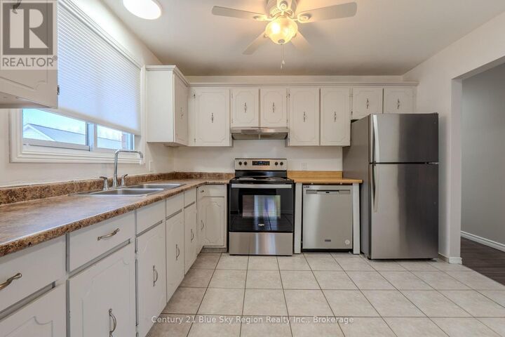 Property Photo:  862 Lakeshore Drive  ON P1A 2G8 