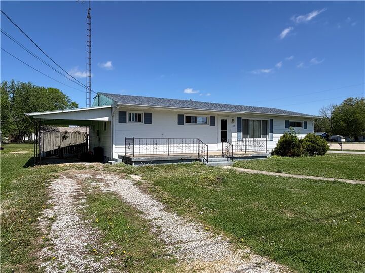 Property Photo:  102 W Effingham Avenue  IL 62875 