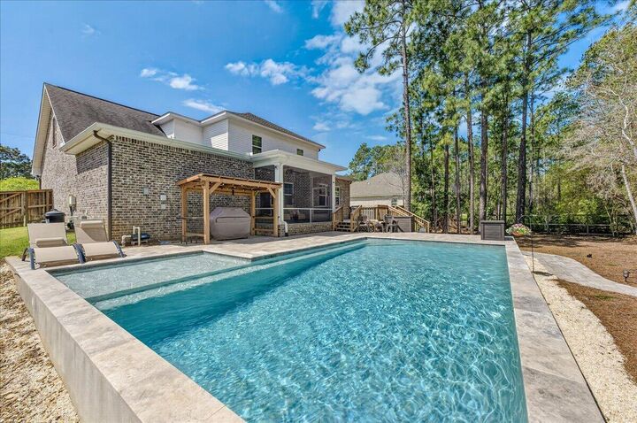 Property Photo: 6724 Kempton Street FL 32566