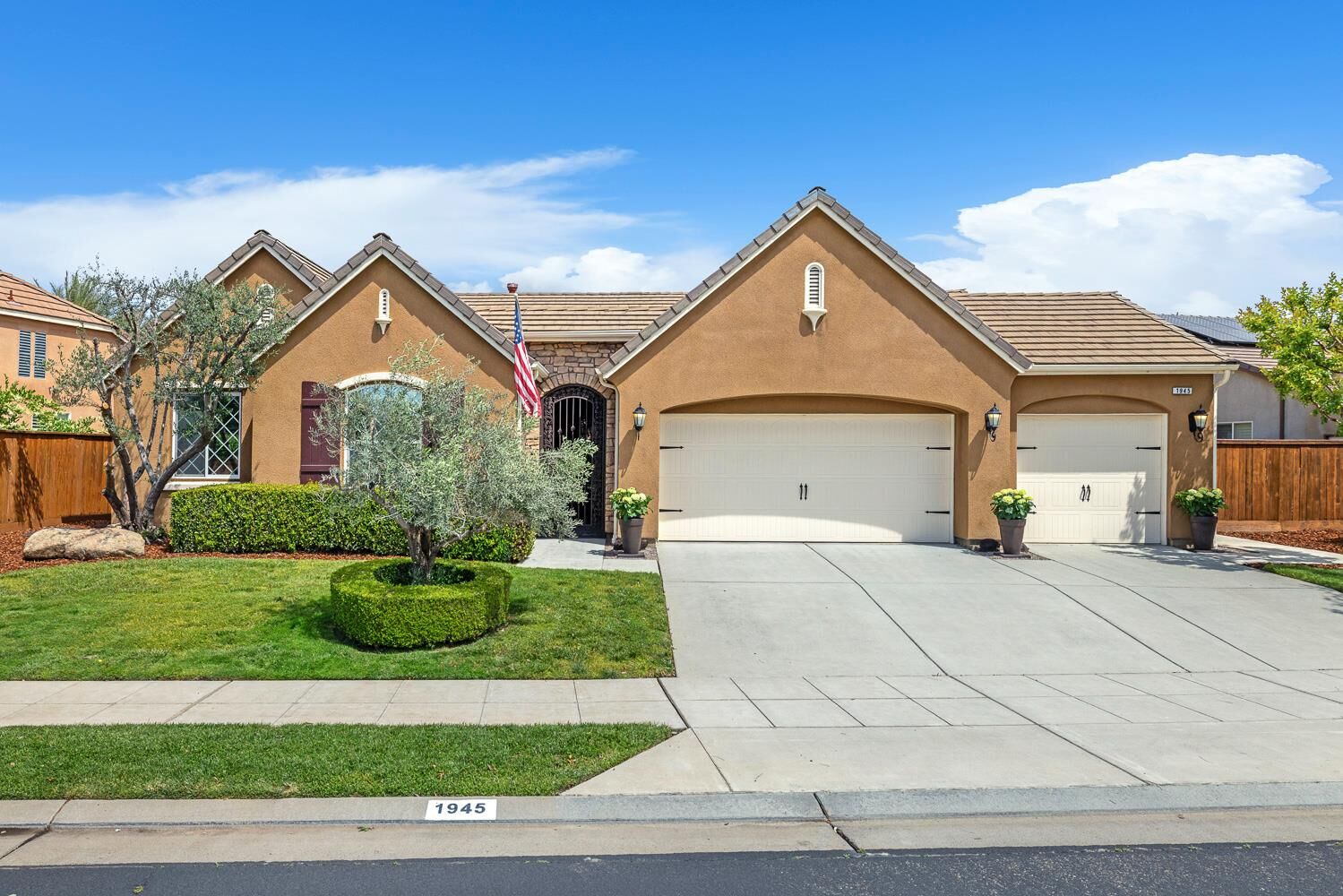Property Photo:  1945 N Emil Avenue  CA 93619 