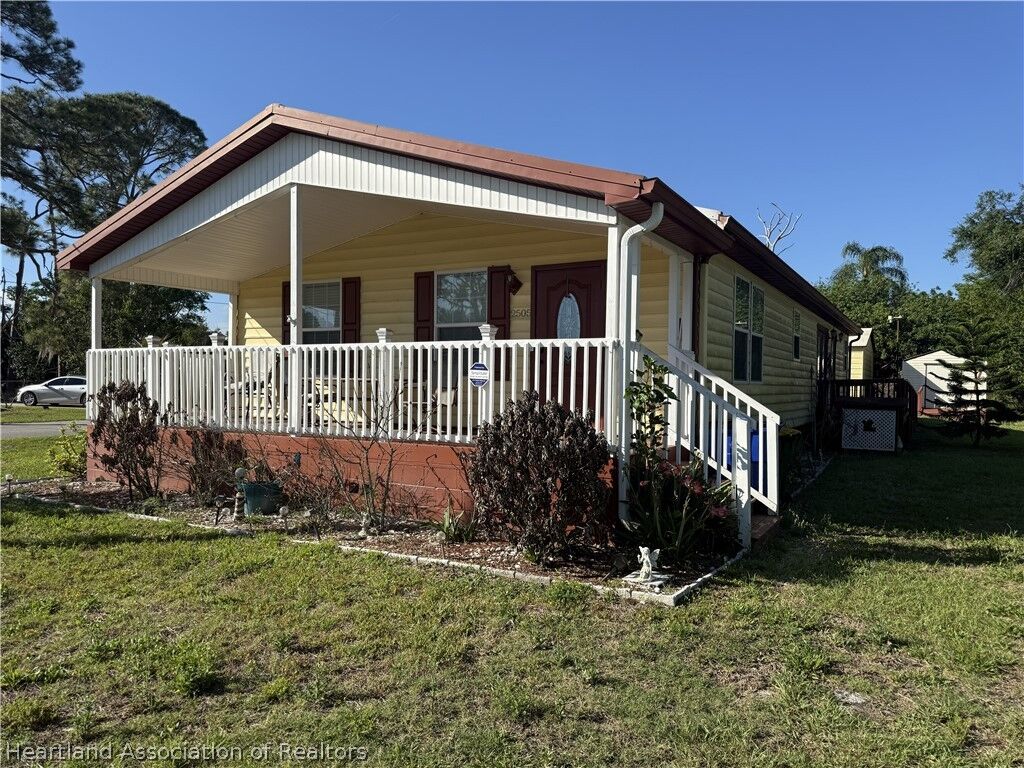 Property Photo:  2505 Sunset Drive  FL 33870 