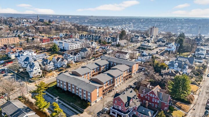 Property Photo:  150 Glenwood Avenue F5  NY 10703 