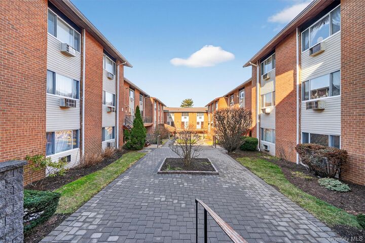 Property Photo:  150 Glenwood Avenue F5  NY 10703 