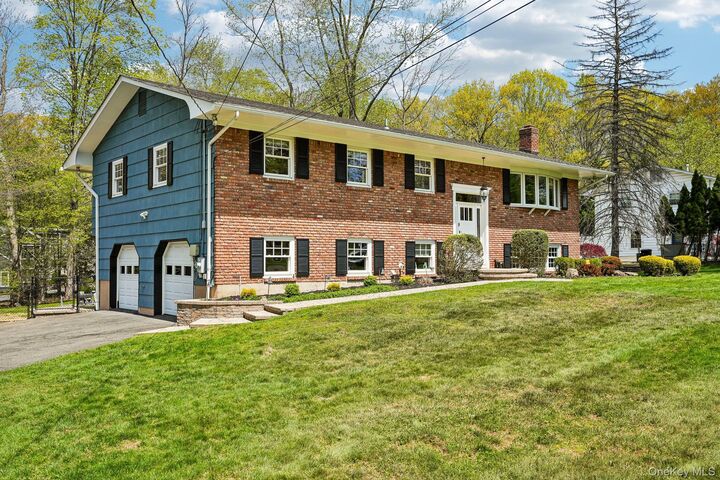 Property Photo:  10 Little Brook Lane  NY 10956 