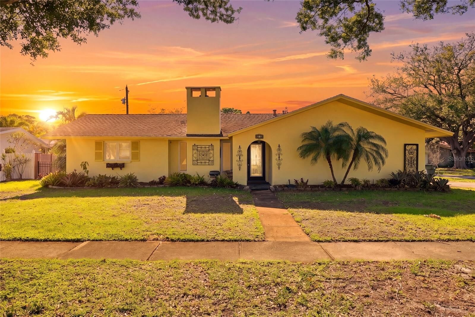 Property Photo:  962 Corvette Drive  FL 33771 