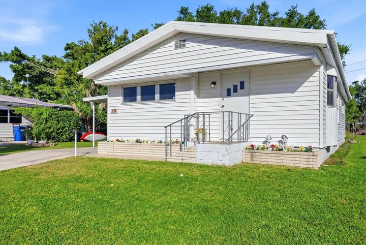 Property Photo:  1419 41st Avenue E  FL 34222 