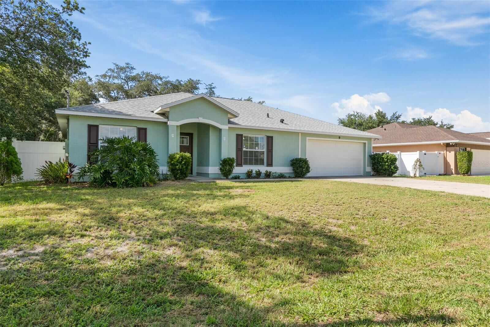 Property Photo:  9 Firethorn Lane  FL 32137 