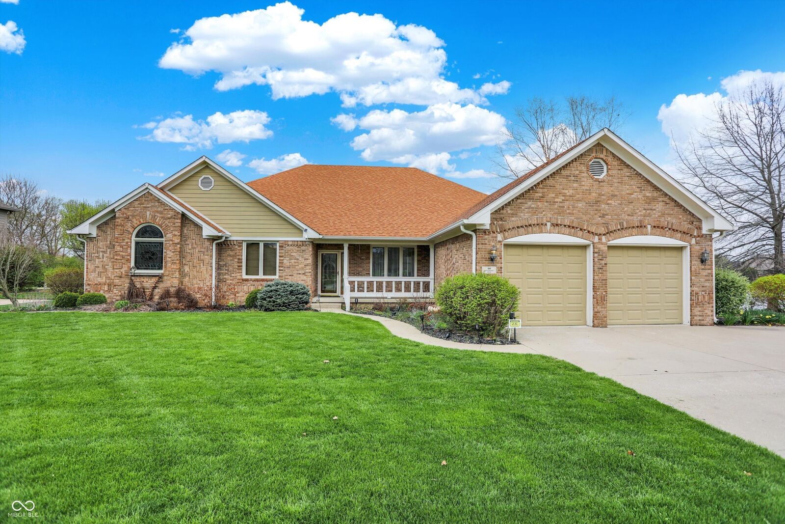 Property Photo: 100 Innisbrooke Trail IN 46142