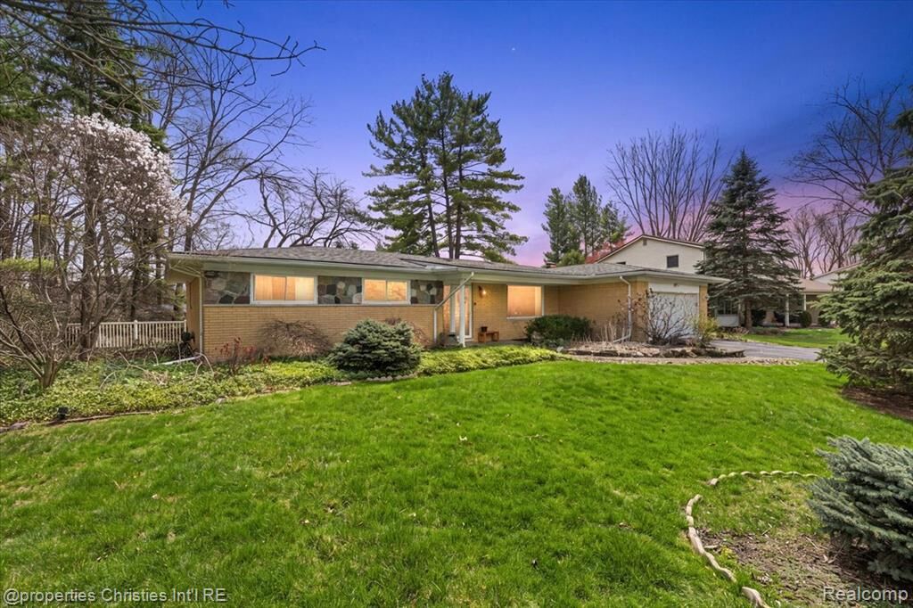 Property Photo:  38482 Applewood Street  MI 48036 1807 