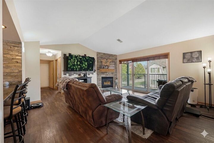 Property Photo:  936 Roseland Dr 4  WI 53040 