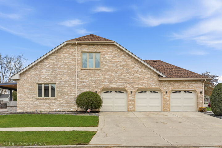 Property Photo:  12600 Sheffield Court  IL 60464 