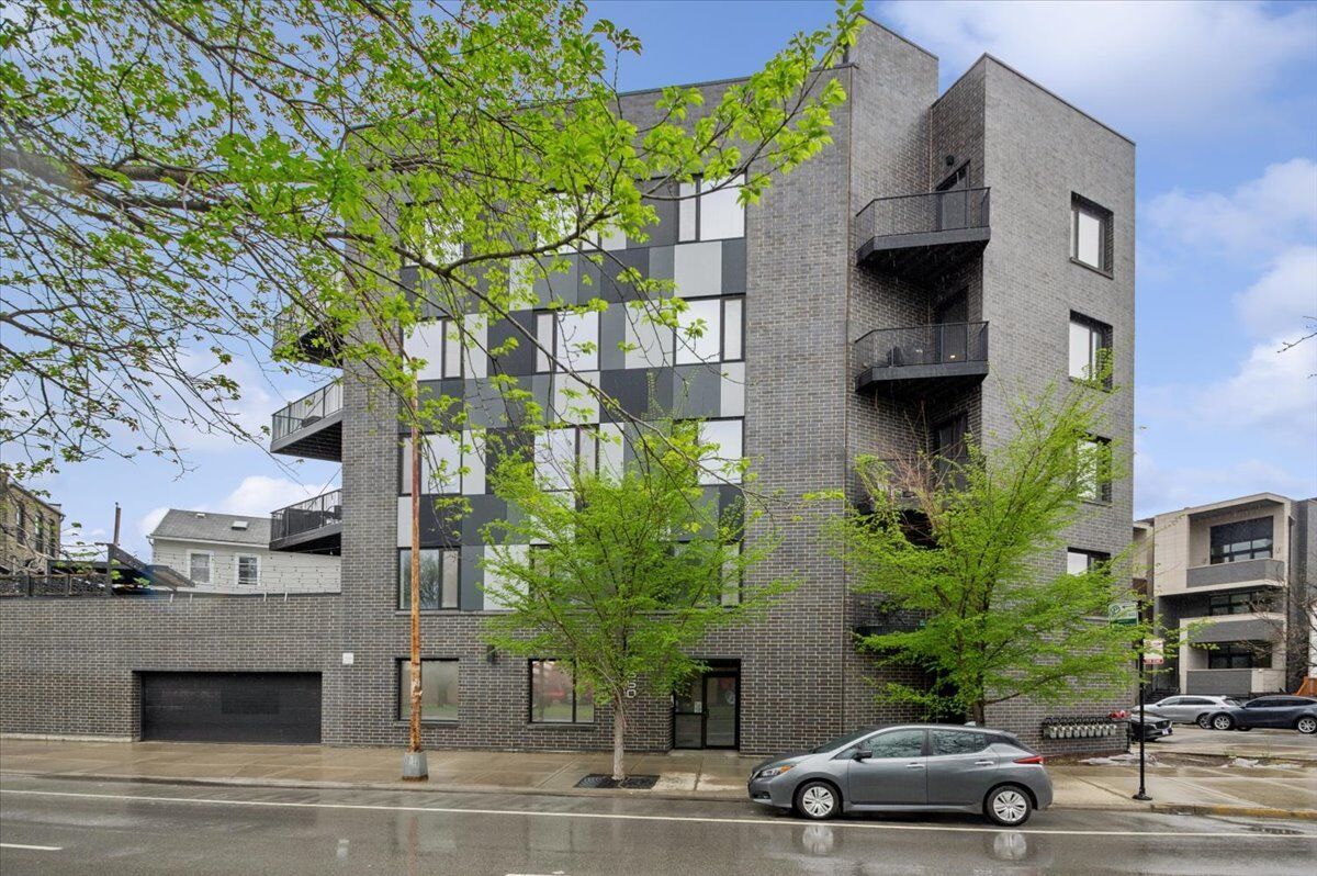 Property Photo:  550 N Ogden Avenue 4N  IL 60642 