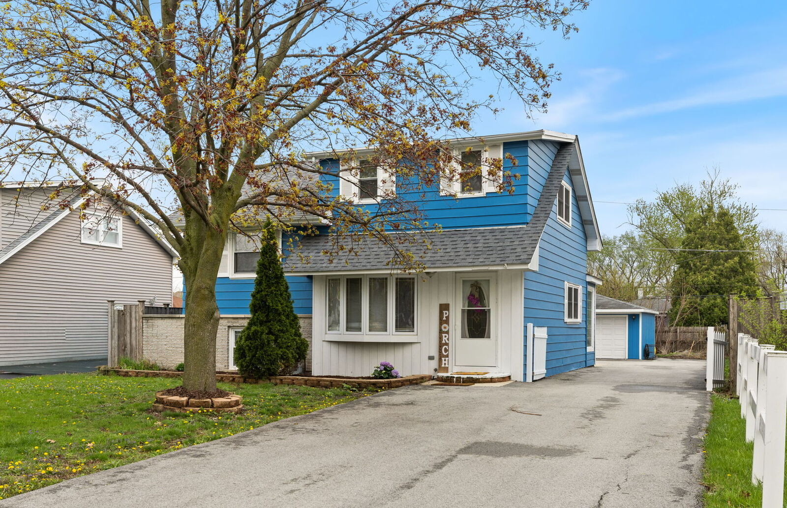 Property Photo:  3915 Liberty Boulevard  IL 60559 