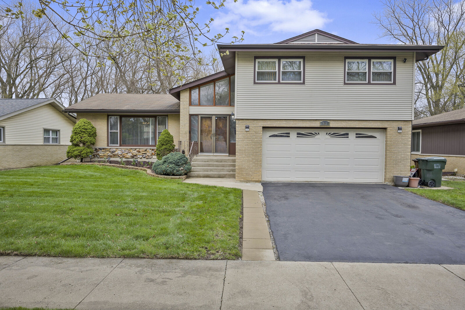 Property Photo:  19213 Center Avenue  IL 60430 