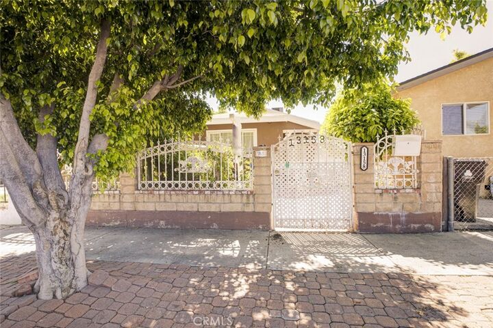 Property Photo: 13158 Carl Street CA 91331