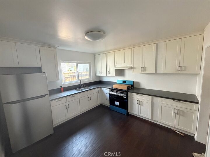 Property Photo:  2530 Carmona  CA 90016 