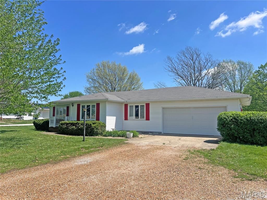 Property Photo:  172 Ballpark Trail  IL 62056 